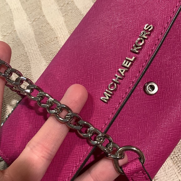 🥳 HP! 💞 MICHAEL KORS CHAIN WRISTLET PURSE - Picture 10 of 15